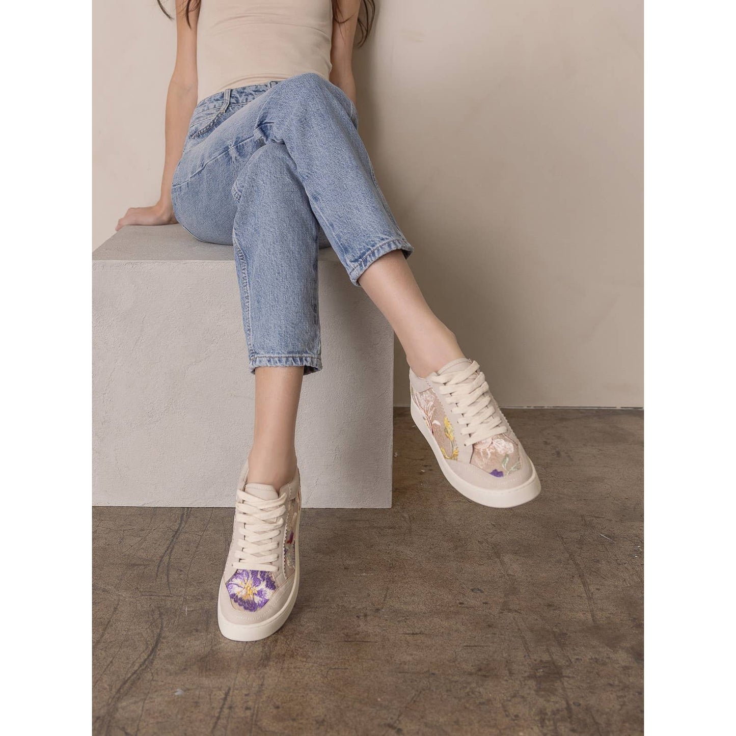 The Tammi | Light Grey Floral Applique Sneaker