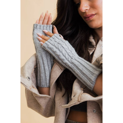 Winter Cable Knit Fingerless Gloves – Ideal for Smartphones