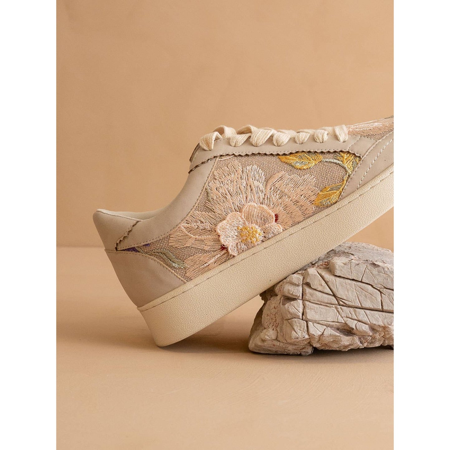 The Tammi | Light Grey Floral Applique Sneaker