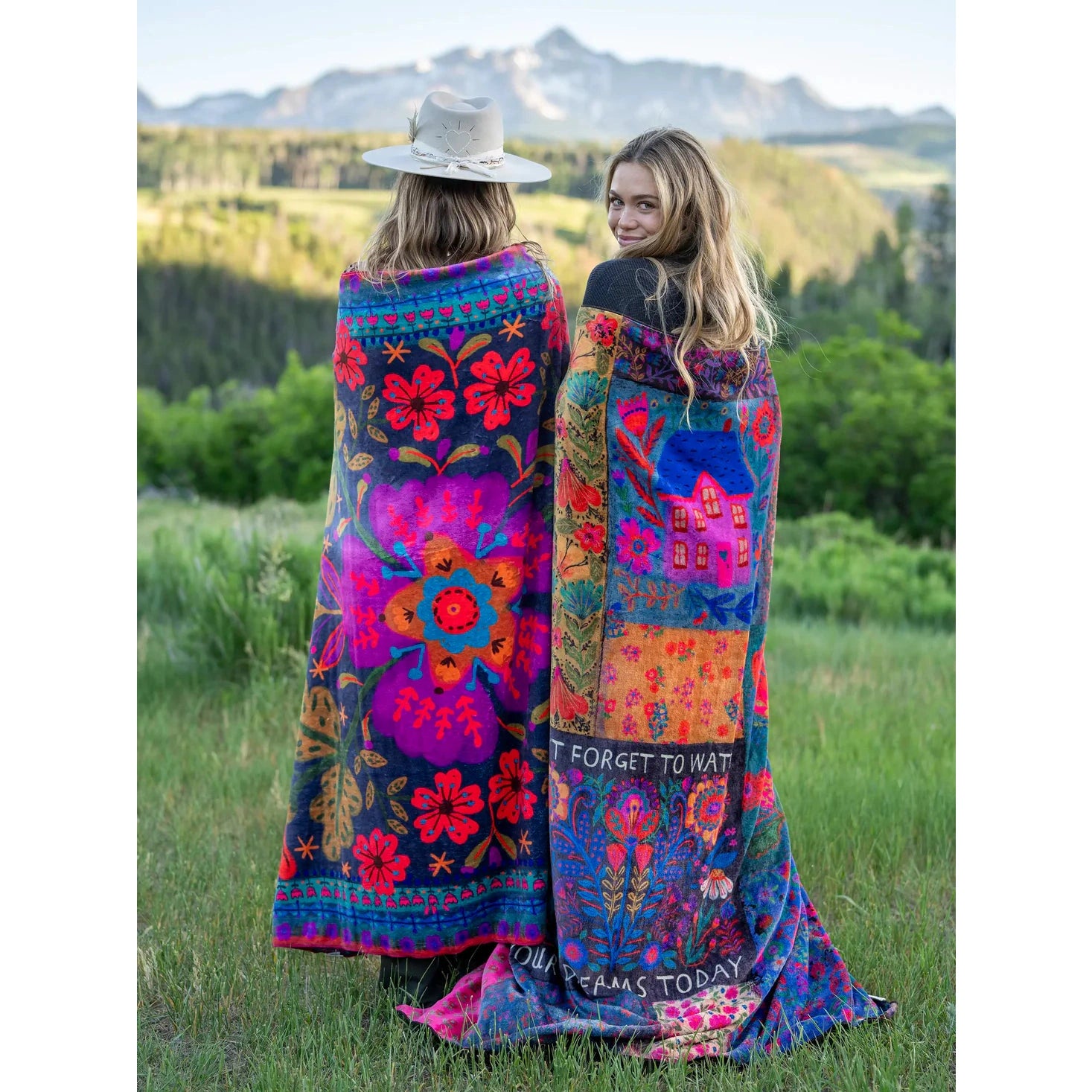 Double-Sided Cozy Throw Blanket - Pink Folk Flower - Thumbnail 2