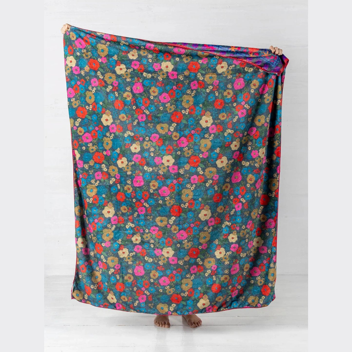 Double-Sided Cozy Throw Blanket - Pink Folk Flower